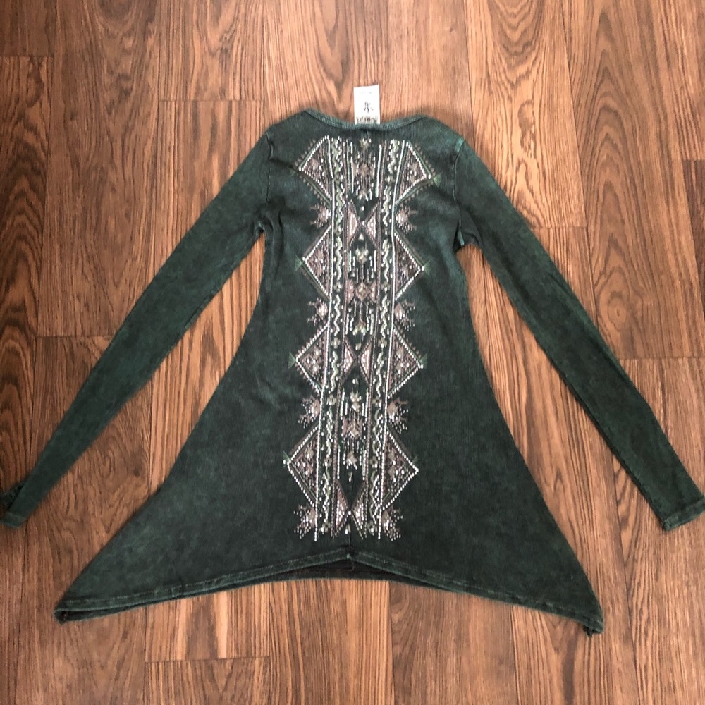 Vocal tunic stones back and front